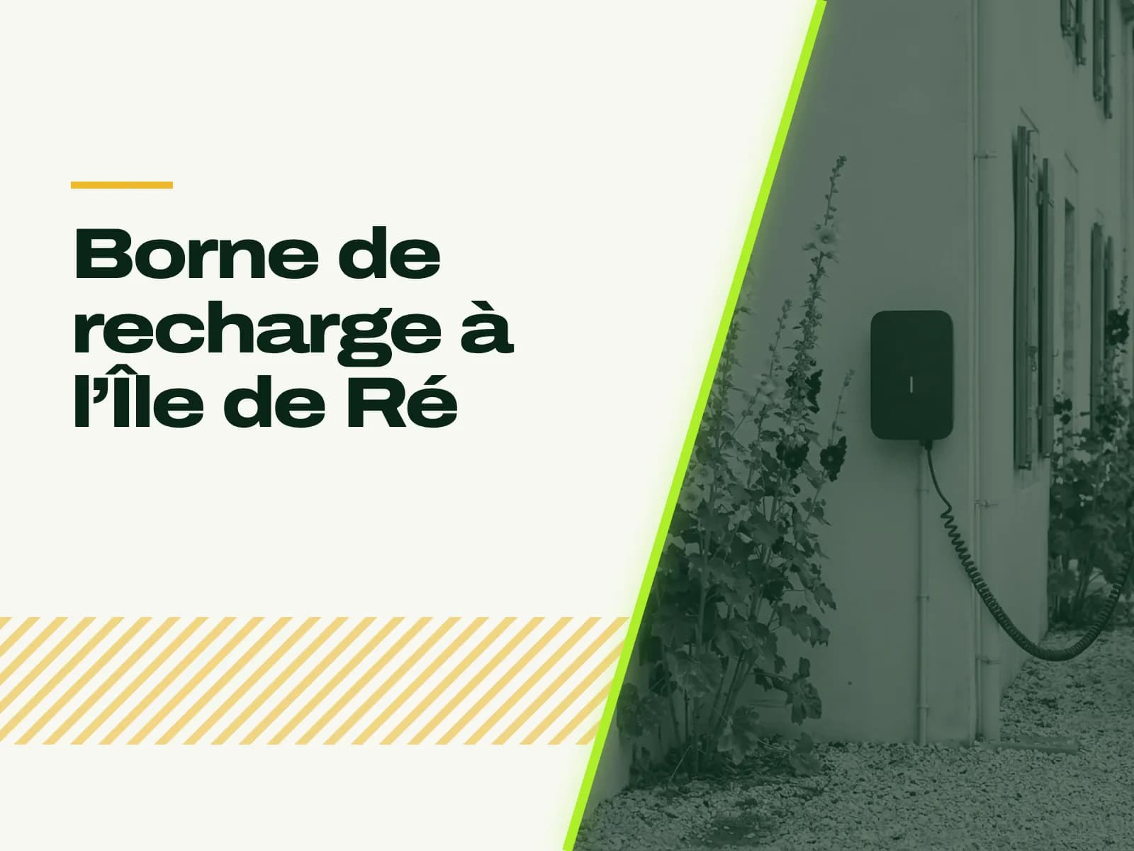 Le titre de l’article affiché face à la photo : maison blanchie à la chaux, volets et roses trémières, une borne murale sur la façade au-dessus d’une cour de gravier.