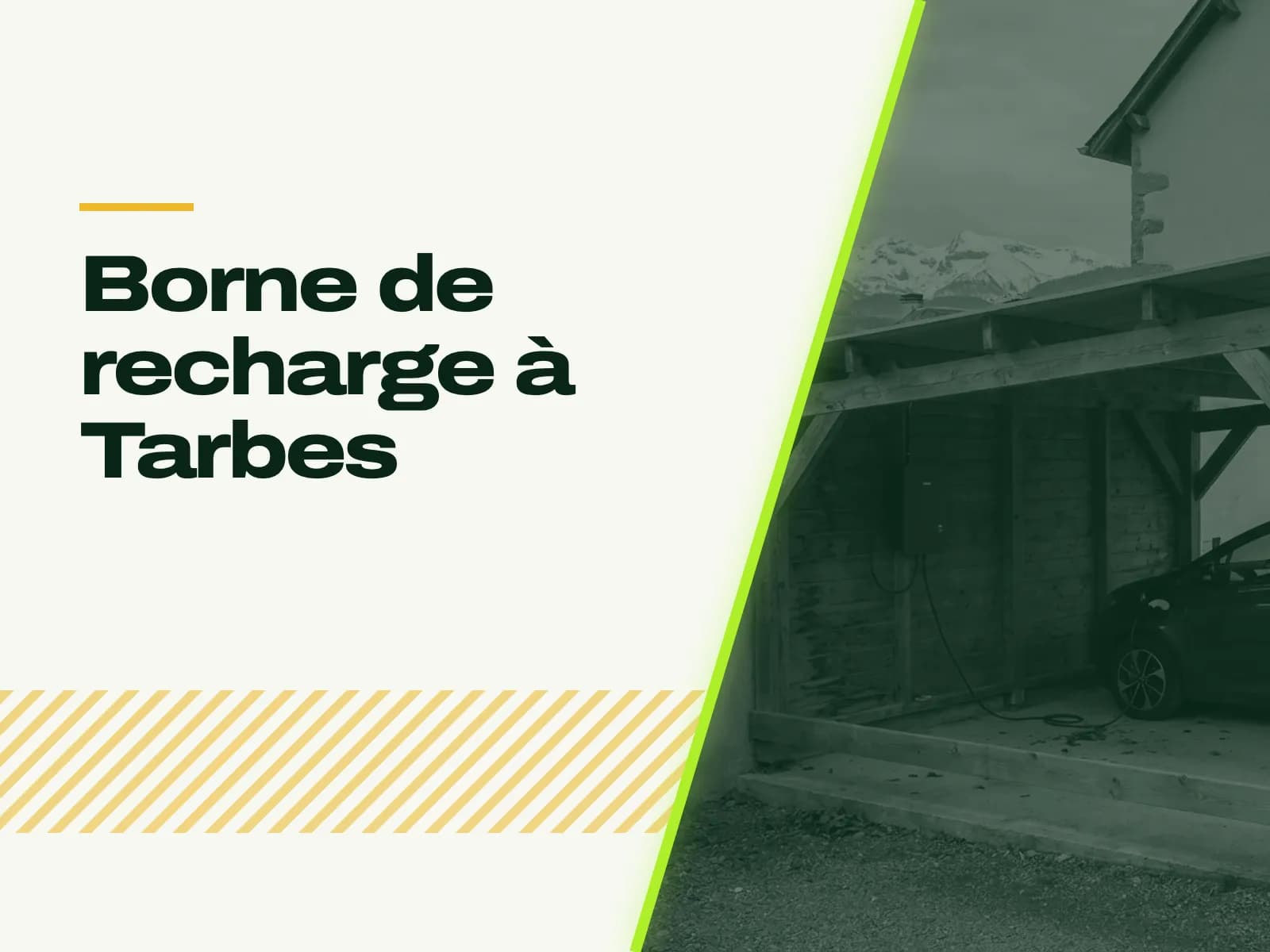 Le titre de l’article affiché face à la photo : maison au pied des Pyrénées enneigées, carport en bois avec une borne murale au fond, petite voiture électrique en charge, lumière froide du matin.