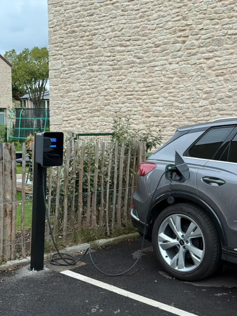 Borne sur pied V2C, Parking copropriété, Vélizy (78)